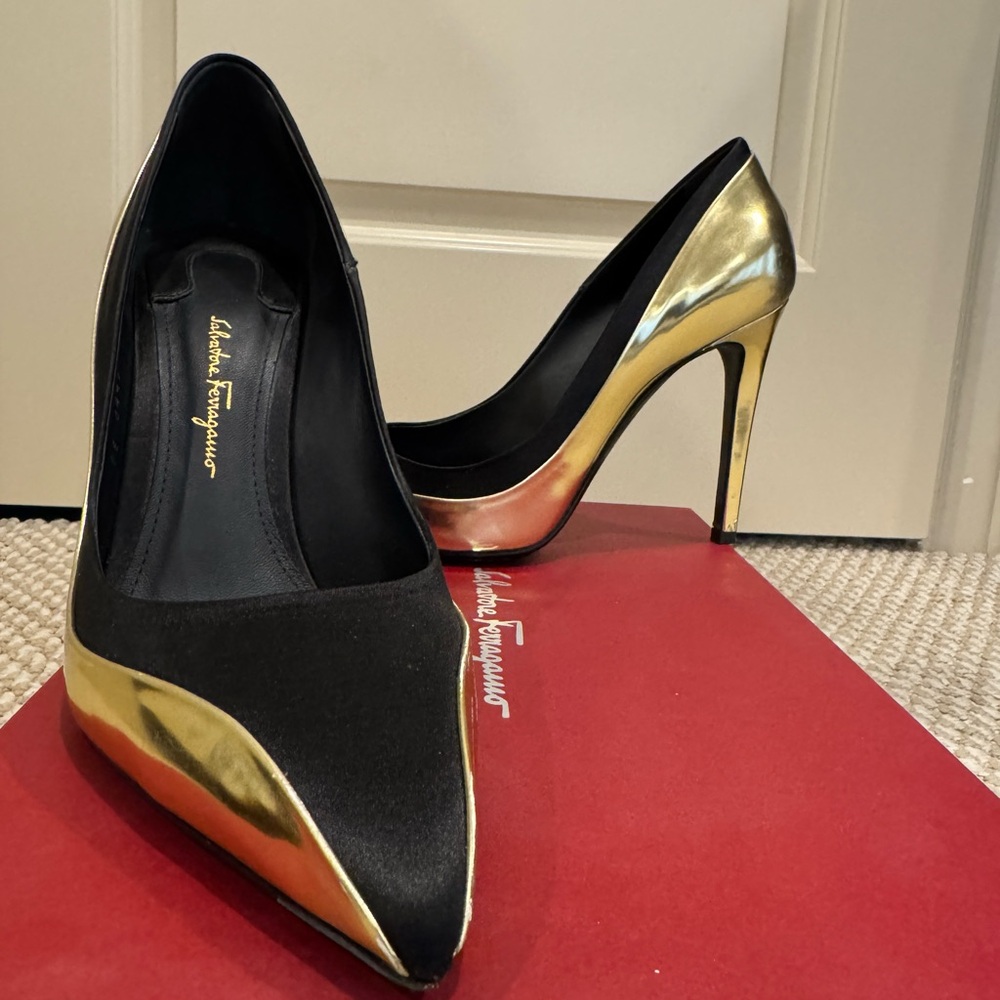 Ferragamo black and gold pumps 7.5